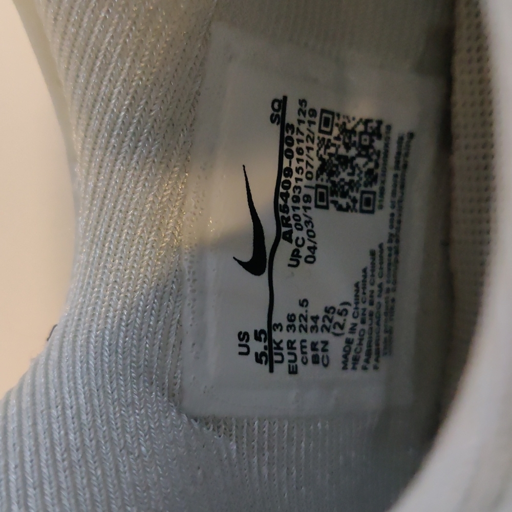 Nike Women's Sneakers White and Black - Picture 3 of 7